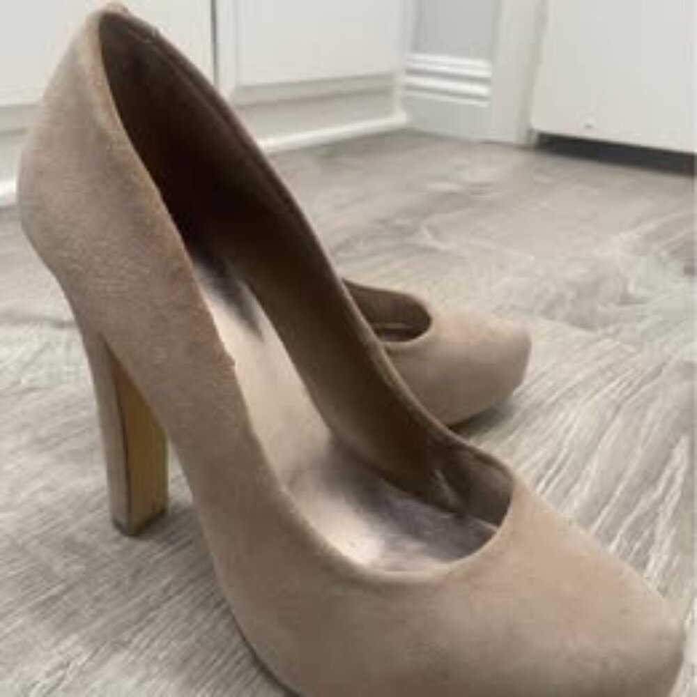 Cathy Jean Size 7 Nude Leather Heels